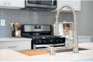 Método sencillo para destapar tuberías lentas sin químicos agresivos